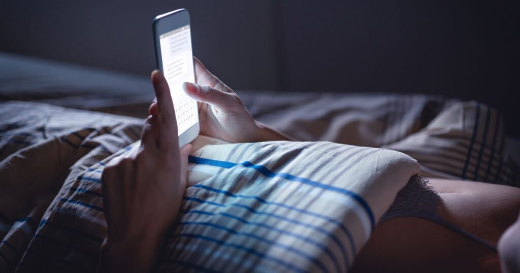 Sexul la telefon: un joc erotic pe care fiecare cuplu ar trebui să îl încerce