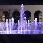 fântâni arteziene arhitectură modernă, fântână arteziană decorativă, fântâni arteziene cu LED România, producător fântâni arteziene SAGA, design urban cu fântâni arteziene, fântâni arteziene sustenabile