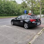 Cat costa scoala de soferi?