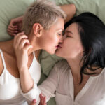 Conectare Intimă: Top 5 Jucării Sexuale Care Vor Îmbogăți Viața Sexuală a Cuplurilor de Femei