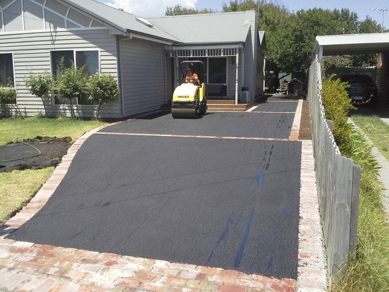 10 avantaje pe care le ai daca iti asfaltezi curtea