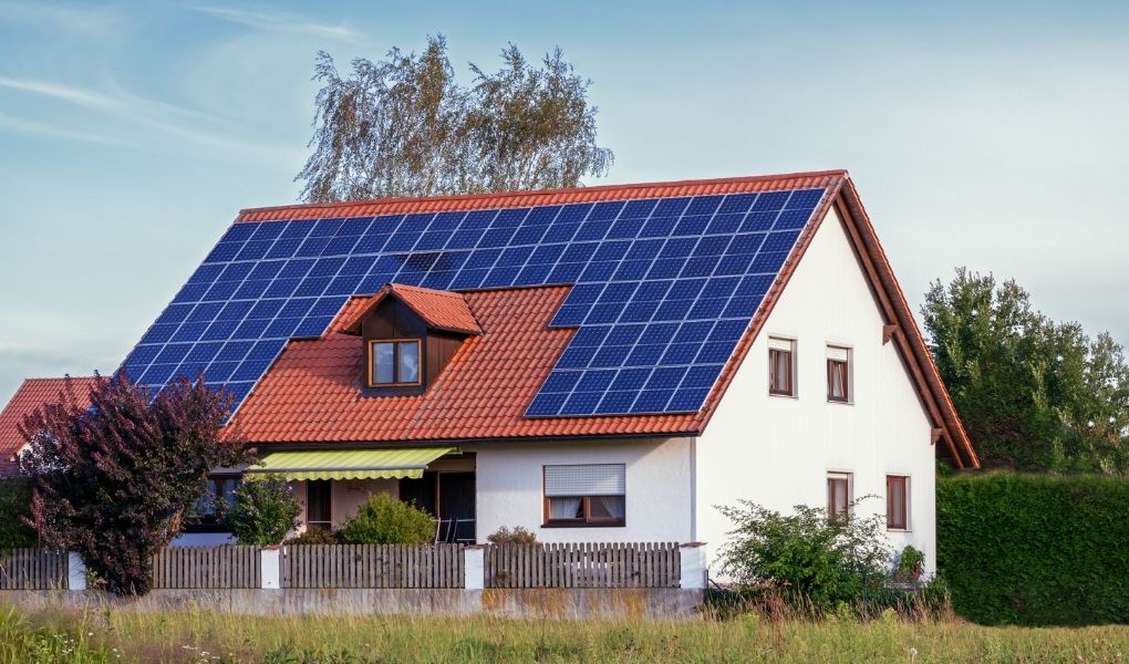 Cum să monitorizați și să optimizați consumul de energie folosind panouri fotovoltaice
