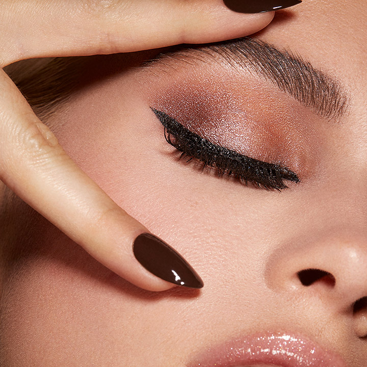 Pudra: Secretul Frumuseții Naturale – Cum Te Poate Ajuta Iana Willkofer