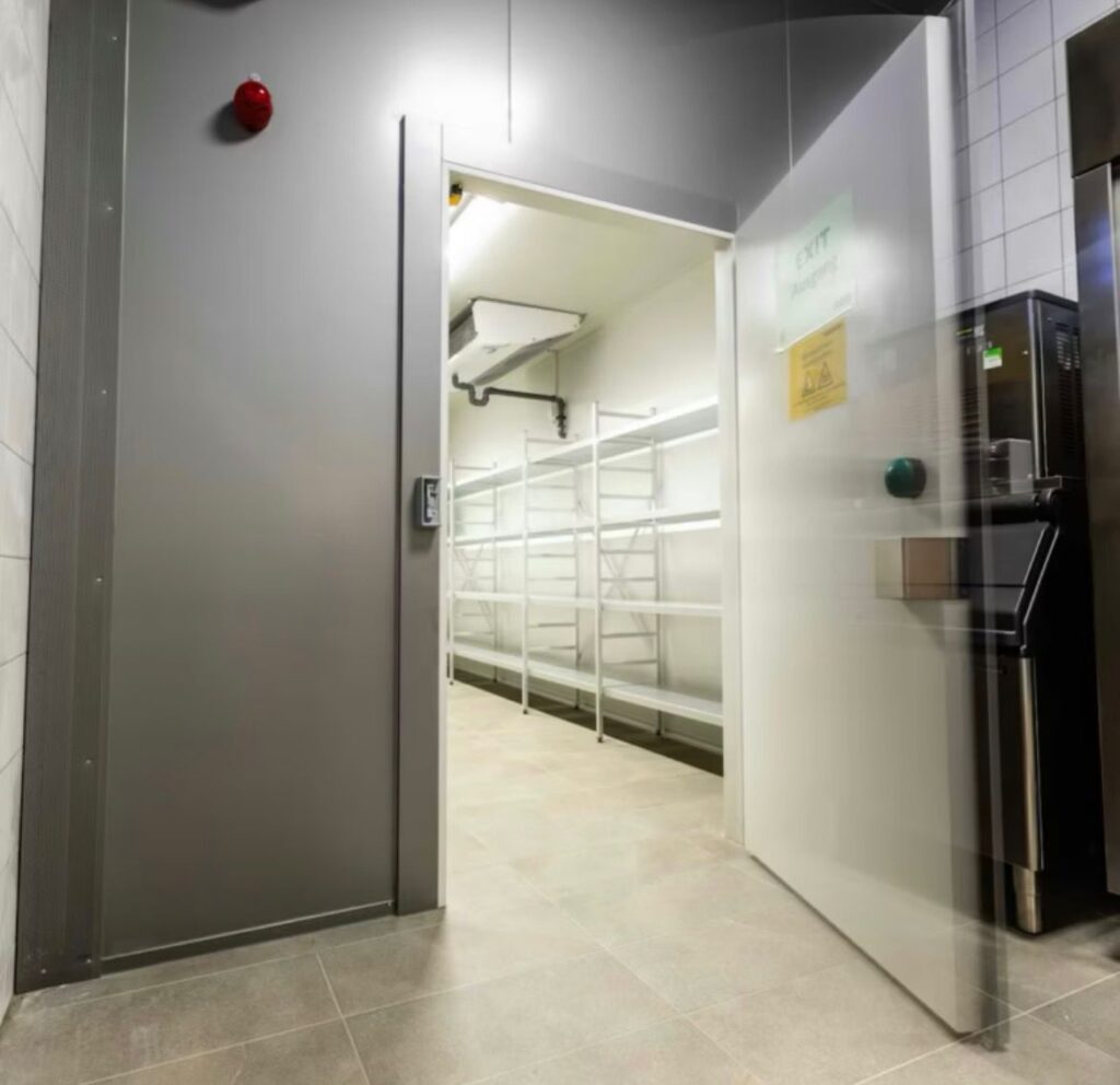 Uși Industriale BRUCHA: Soluții de Top pentru Spații Industriale din România